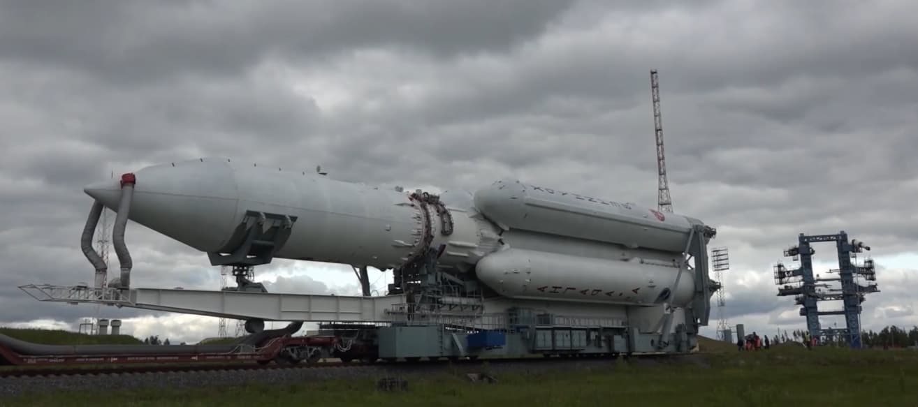 Космическая ракета перед пуском