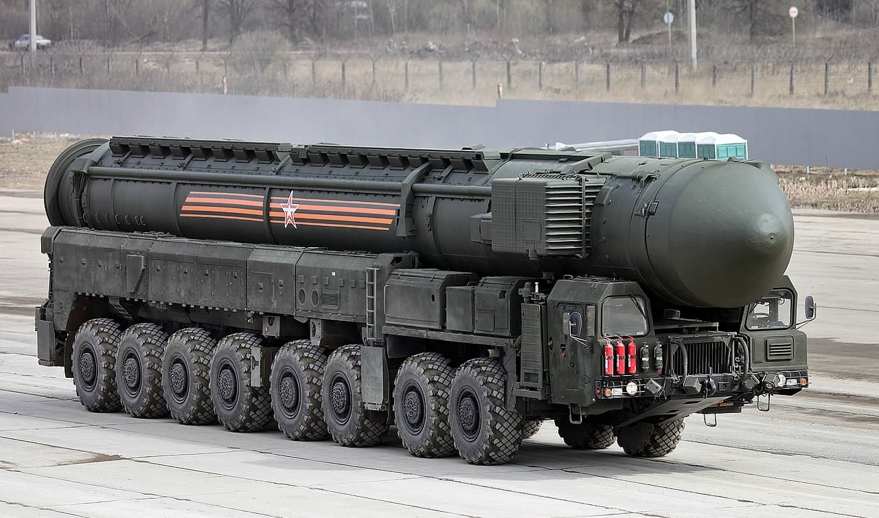 Самоходная пусковая установка (СПУ) 15У175М комплекса РС-24 «Ярс»