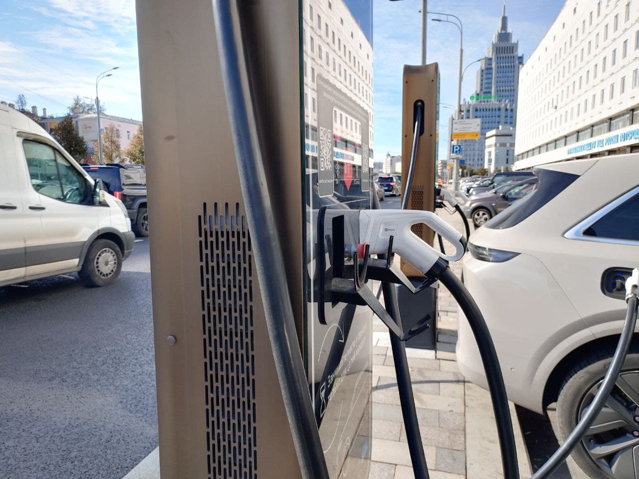 Зарядная станция для электромобилей в Москве