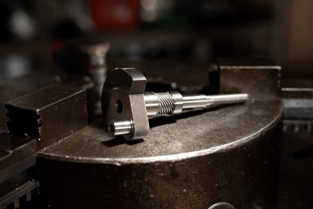 деталь двухтактного авиационного двигателя