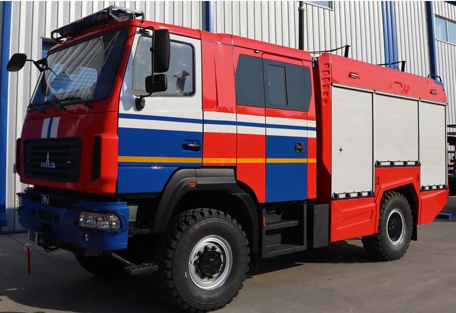 Fire tanker on MAZ-6302 chassis