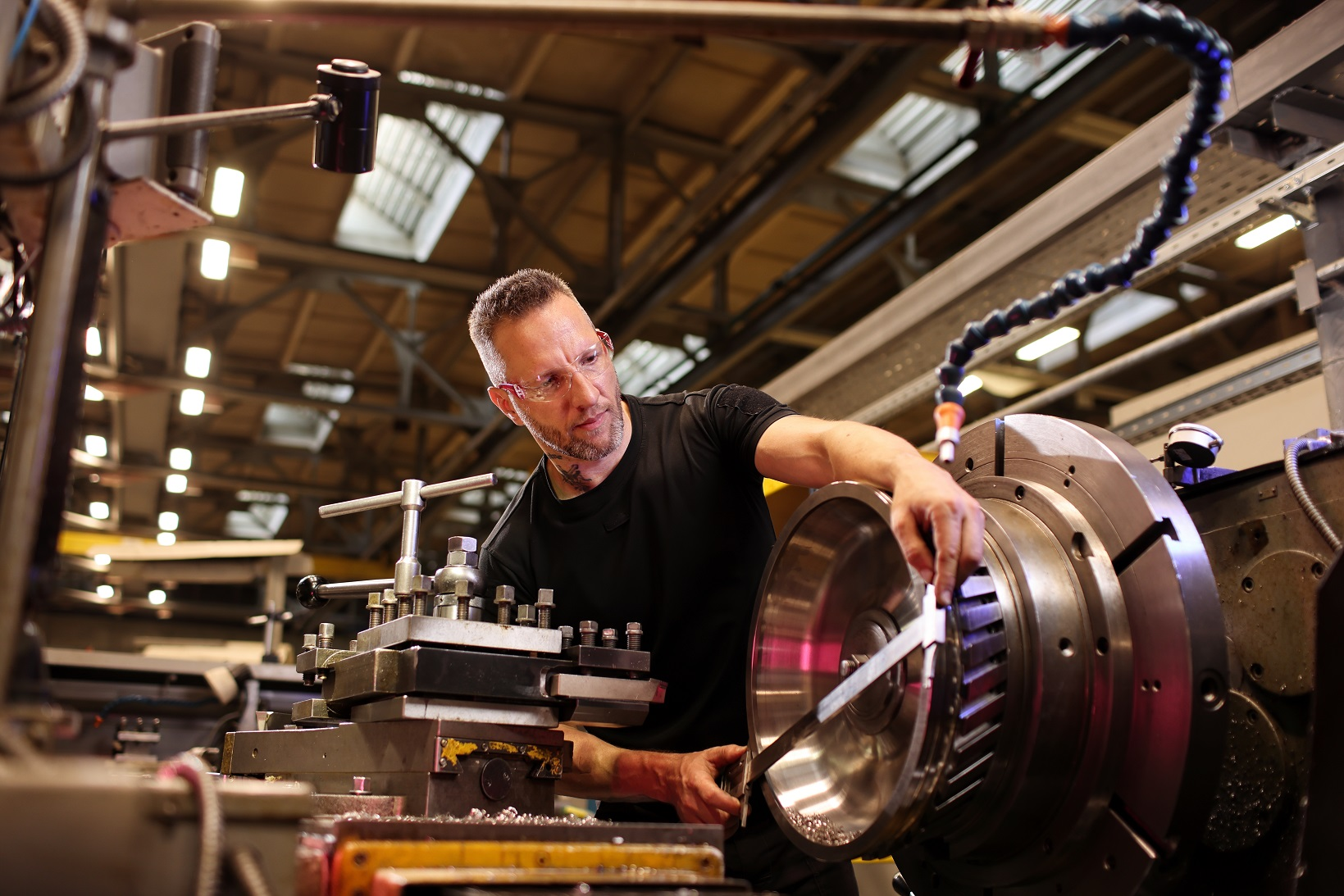 на московском предприятии ОДК-Салют разработаны и внедрены технологические процессы производства деталей и узлов авиадвигателя ВК-650В