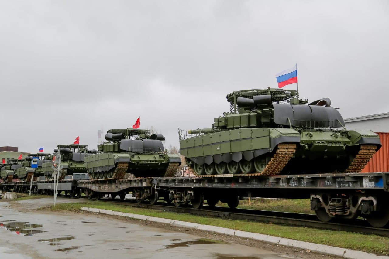 Отправка танков с УВЗ в российские войска
