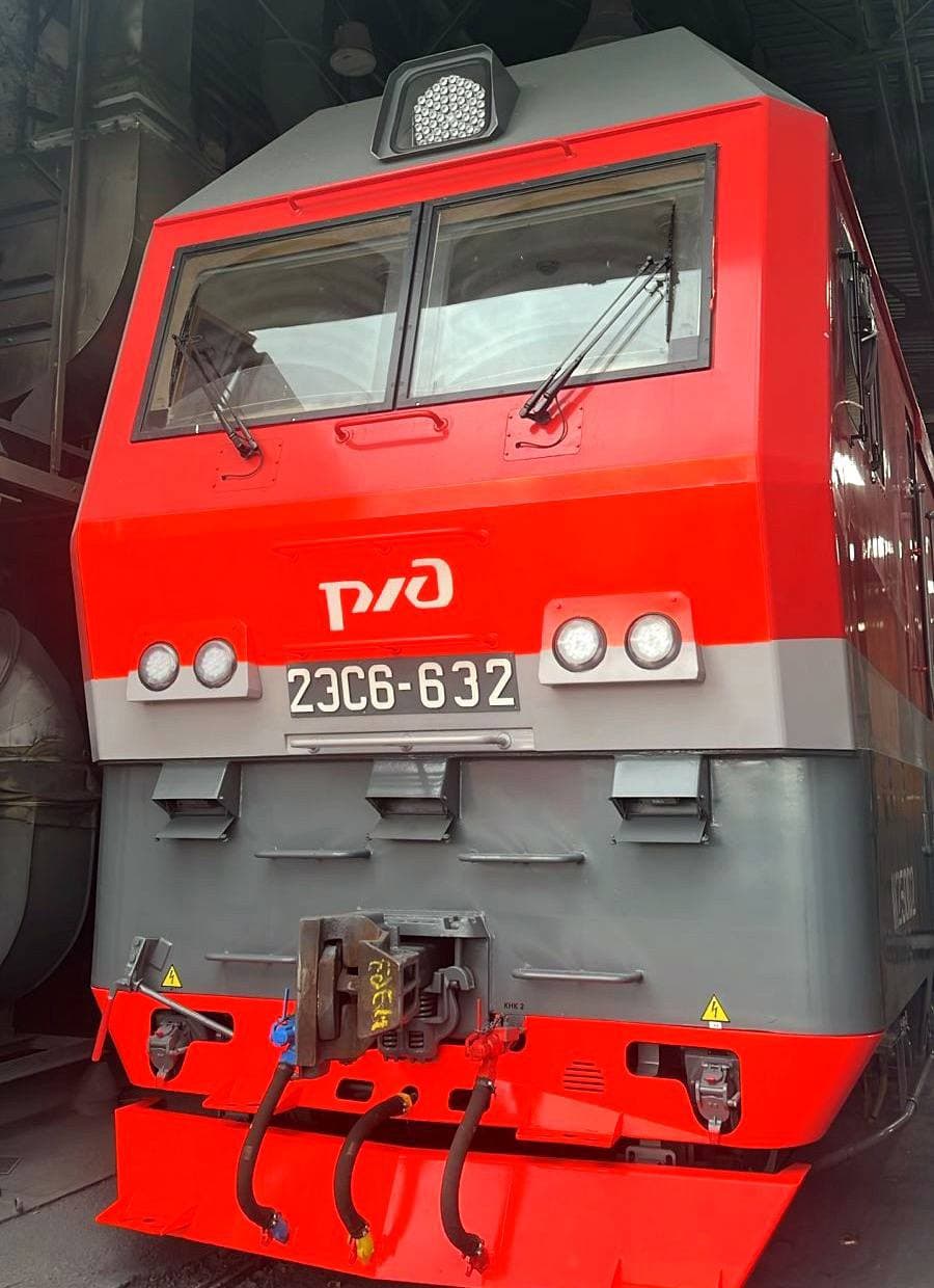 Electric locomotive 2ES6 "Sinara"