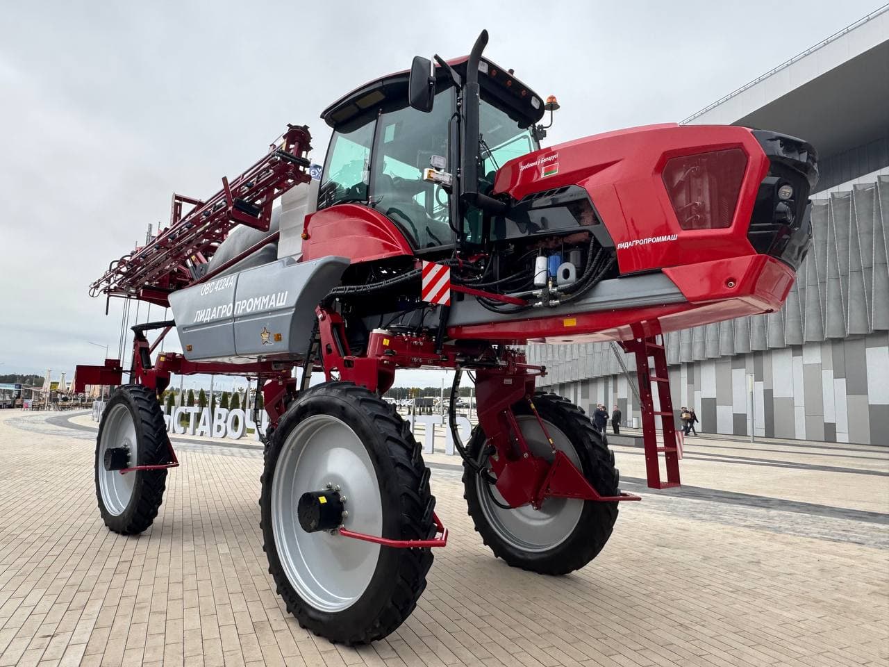 самоходный опрыскиватель ОВС-4224А