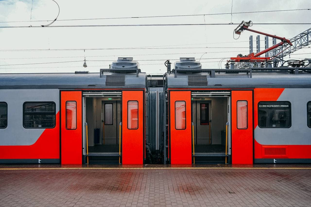 Подвижной состав&nbsp;ЭП2ДМ