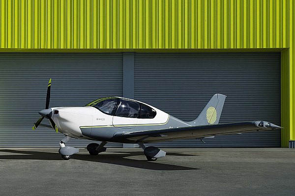 учебно-тренировочный самолёт&nbsp; Tango &nbsp;