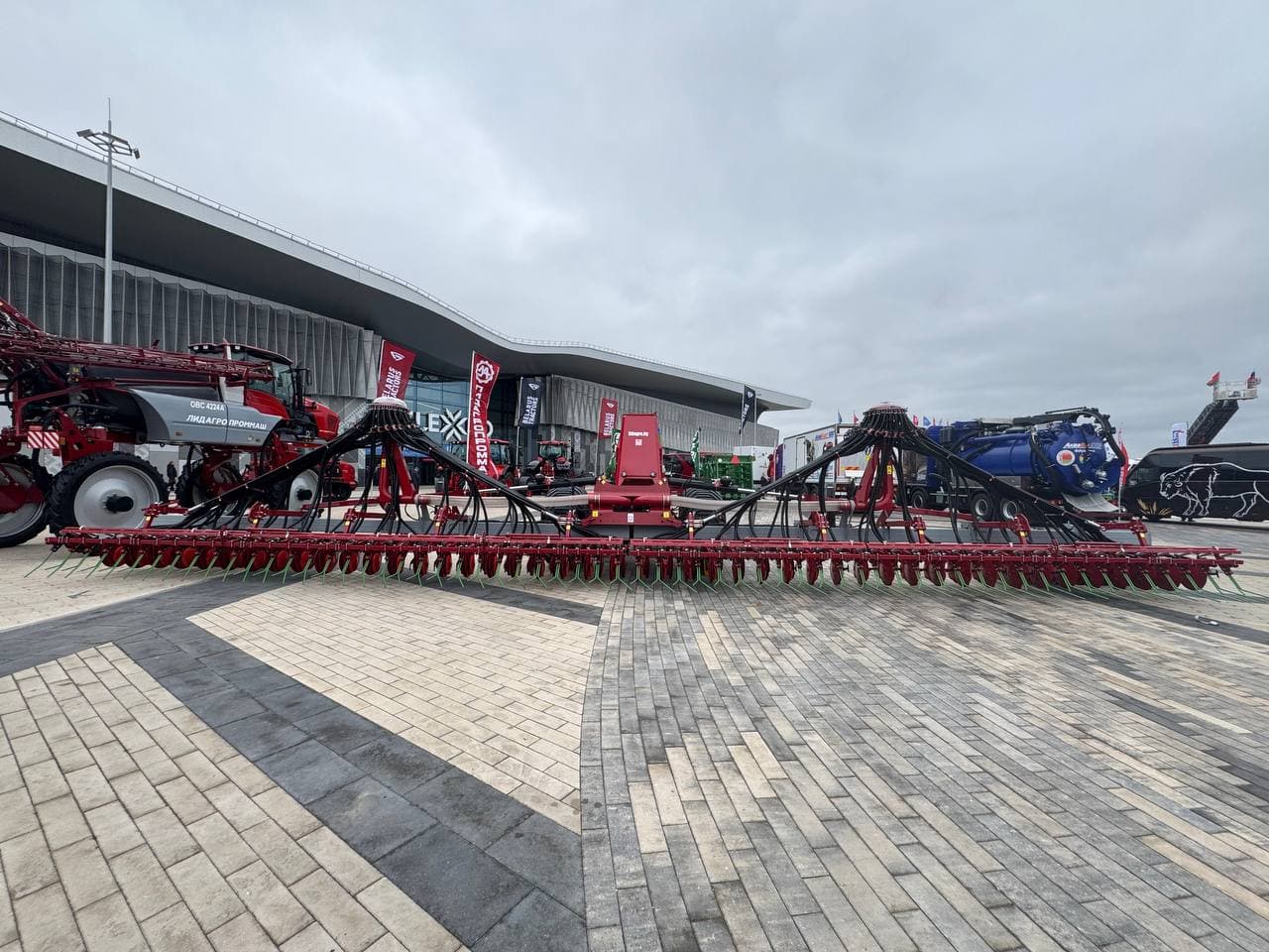 Universal seeder Lider-15000