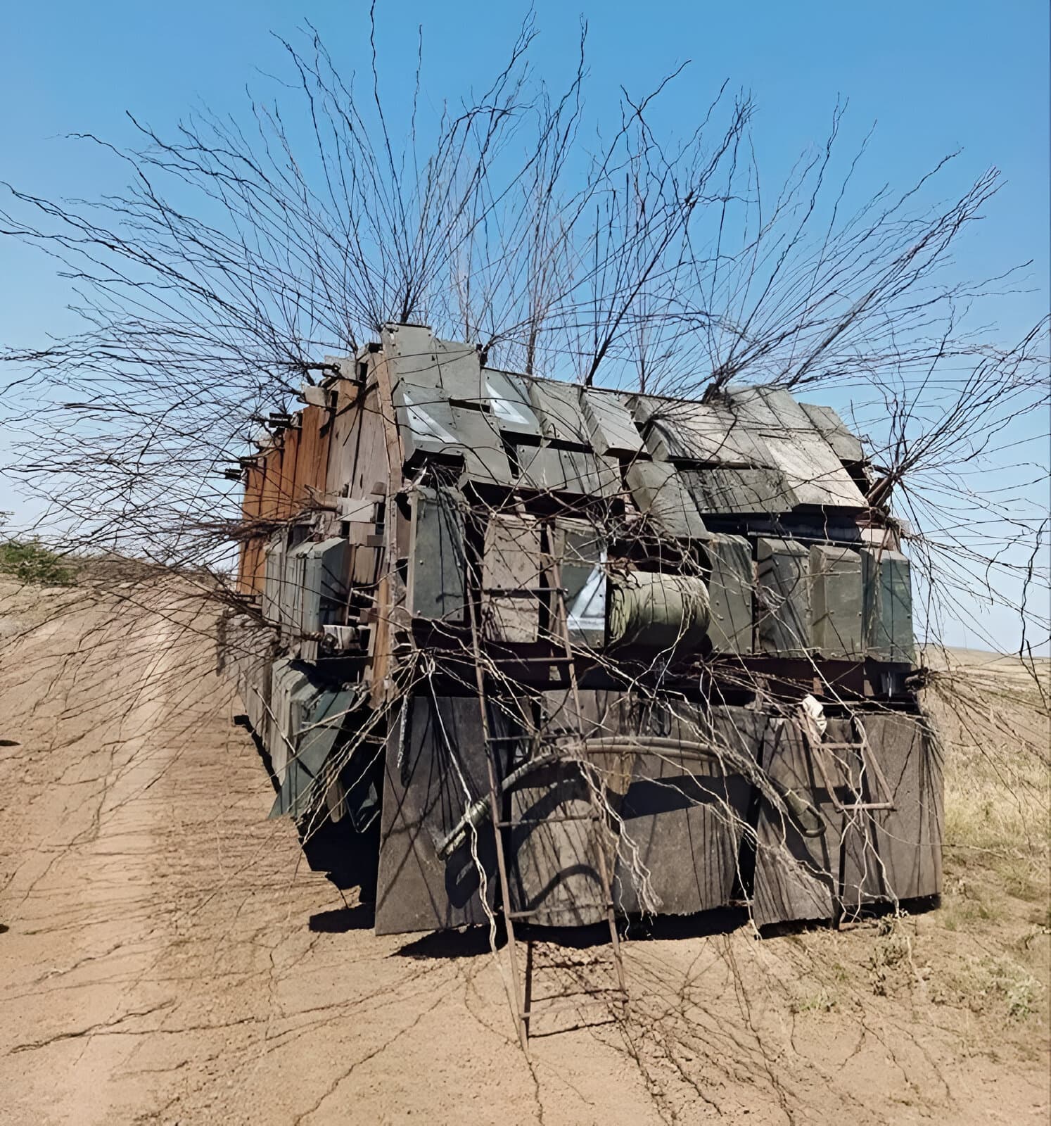 Combat tank with metal cables as protection