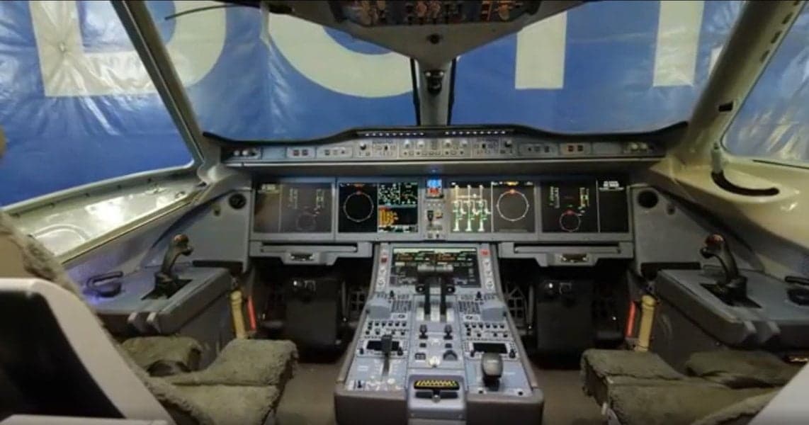 Кабина пилотов SJ-100