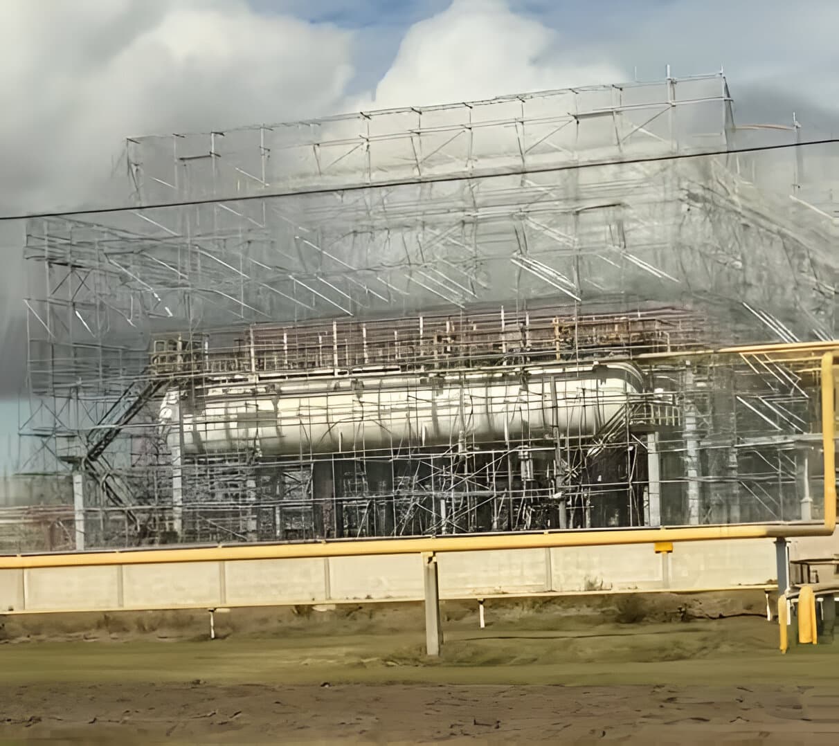 Oil refinery protected by an anti-drone net