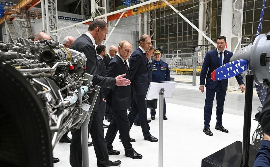 ODK engine builders presented samples of their products to Vladimir Putin