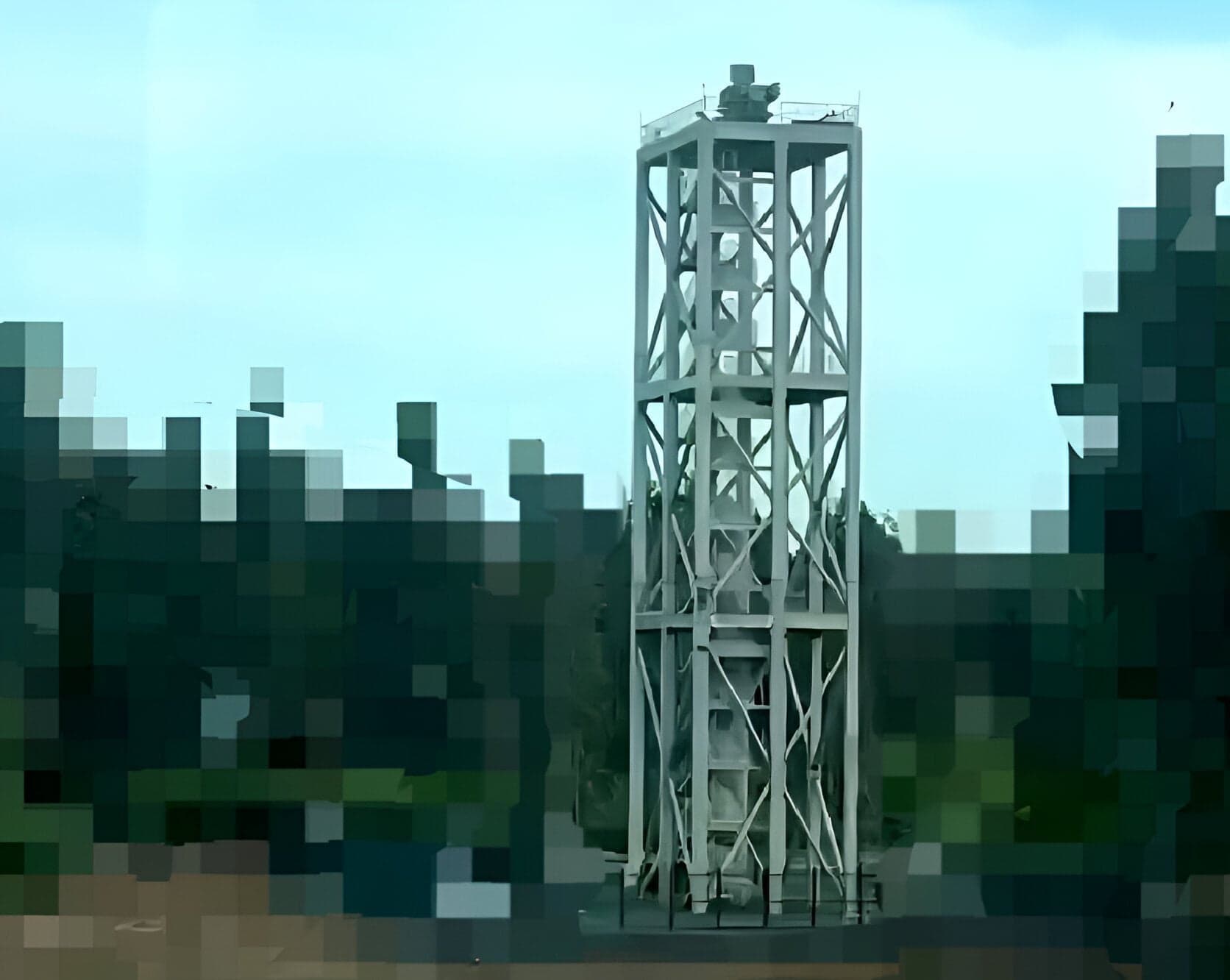 ЗРПК «Панцирь-С1» на фермовой вышке для отражения атак дронов