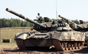 India compró a Russia los T-90S y los sistemas de defensa antiaérea S-400 "Triumf", pero aun así sigue mirando a Occidente