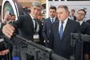 Главу Минобороны Азербайджана Гасанова заинтересовал подствольный гранатомет ГП-46 от «Калашникова»