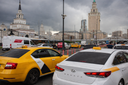 Podrian obligar a los taxistas a contratar un seguro para los pasajeros antes de salir a operar