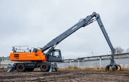 Заменит иностранную технику: первый российский 40-тонный перегружатель E350WH проходит испытания