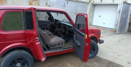 Легенда малой серии: уникальную «Ниву» с задней «полудверцей» выставили на продажу