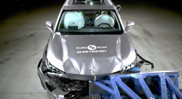 В Европе на краш-тесте разбили кроссовер MG, который будут продавать в РФ под именем «Москвич М90»