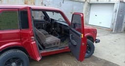 Уникальная бронированная «Нива» с редкой полуторной дверью всплыла на продаже