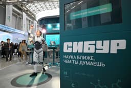 «Вторая жизнь» отходов: «СИБУР» производит экоупаковку с переработанным пластиком для пищевой продукции