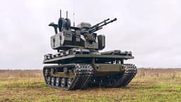 Боевой робот «Курьер» с танковым пулёметом начнёт сбивать дроны-камикадзе
