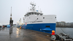 На краболове «Александр Сапожников» подняли флаг России