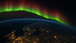 После выброса плазмы с Солнца на Земле началась магнитная буря