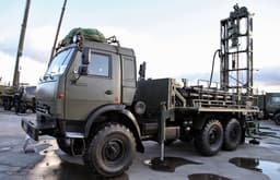 Передвижные буровые установки ПБУ-100 помогают российским военнослужащим добывать воду в полевых условиях