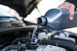 Почему эксперты советуют не экономить на моторном масле