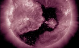 Испытание для метеозависимых: магнитные бури будут продолжаться на Земле ещё  2-3 дня