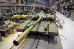 Производитель танков Т-90М «Прорыв» начал массовый набор новых рабочих