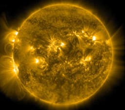 Pre-New Year's fireworks: a powerful flash occurred on the Sun on December 27