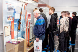 Kalashnikov Presents Rare Rifles at Exhibition in Izhevsk