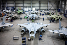 Опытный слесарь-сборщик авиационной техники раскрыл секреты привлекательности своей профессии 