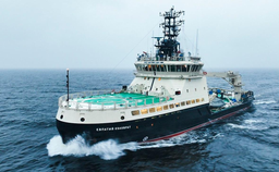 Ледокол «Евпатий Коловрат» приступил к операции по вызволению теплохода «Мария» из ледового плена на Чукотке