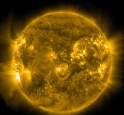 Солнце проснулось: две мощные вспышки произошли 12 января