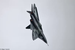 Генерал авиации назвал Су-57 недосягаемым для американских истребителей