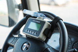 Не выдохнешь — не поедешь: Росстандарт вводит жёсткие тесты для автомобильных алкозамков 