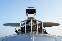 KMZ desarrolló una embarcación aerodeslizadora con un motor de aviación de 400 CV