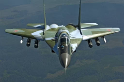 "MiGs y "Sushis" se elevaron en el cielo de Nueva Delhi: señal antes de Wings India 2026