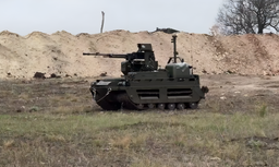 НРТК «Курьер» ощетинился: комплекс впервые получил «мангал» и «ежовую» защиту от дронов