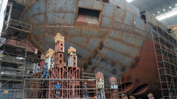 En el astillero Yantar de Kaliningrad están finalizando el montaje de la superestructura del buque Pevek