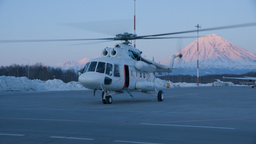 El Mi-8T salvó una aldea en Kamchatka: un helicóptero con médicos entregó alimentos en medio de la tormenta