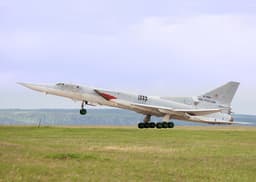 Западный эскорт: российские Ту-22М3 пролетели над Балтикой в сопровождении истребителей иностранных государств
