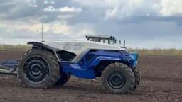 Preciso y económico: el tractor no tripulado "Dontekh" se comparó con el MTZ-80