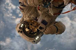 "Nave espacial, no traje espacial": el comandante de la ISS evalúa el traje protector "Orlan"