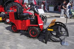 Las pruebas del empujador de forraje autopropulsado de sustitución de importaciones PK-152 basado en el tractor BELARUS-152 se completaron en Bielorrusia