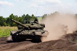 Anyone can do it: T-80BVM "flying" tank control compared to driving an automatic car