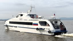 Un barco de vapor ruso se atraganta con basura y cancela viajes a China